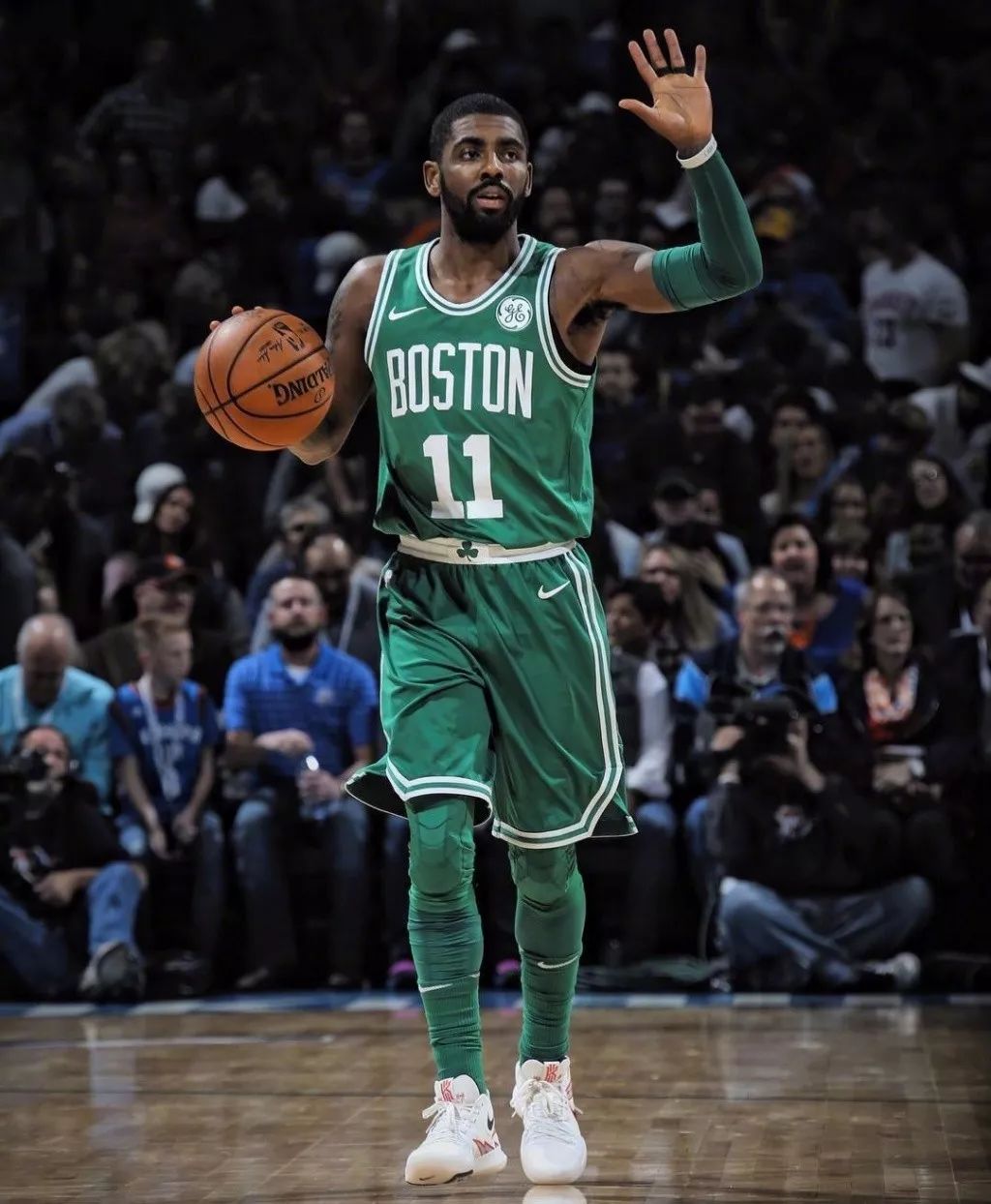 五粮液全球发售世界杯官方联名产品，打造中国白酒国际化“品效合一”新样本（五粮液世界杯官方联名全球发售，树立中国白酒出海“品效合一”新标杆）