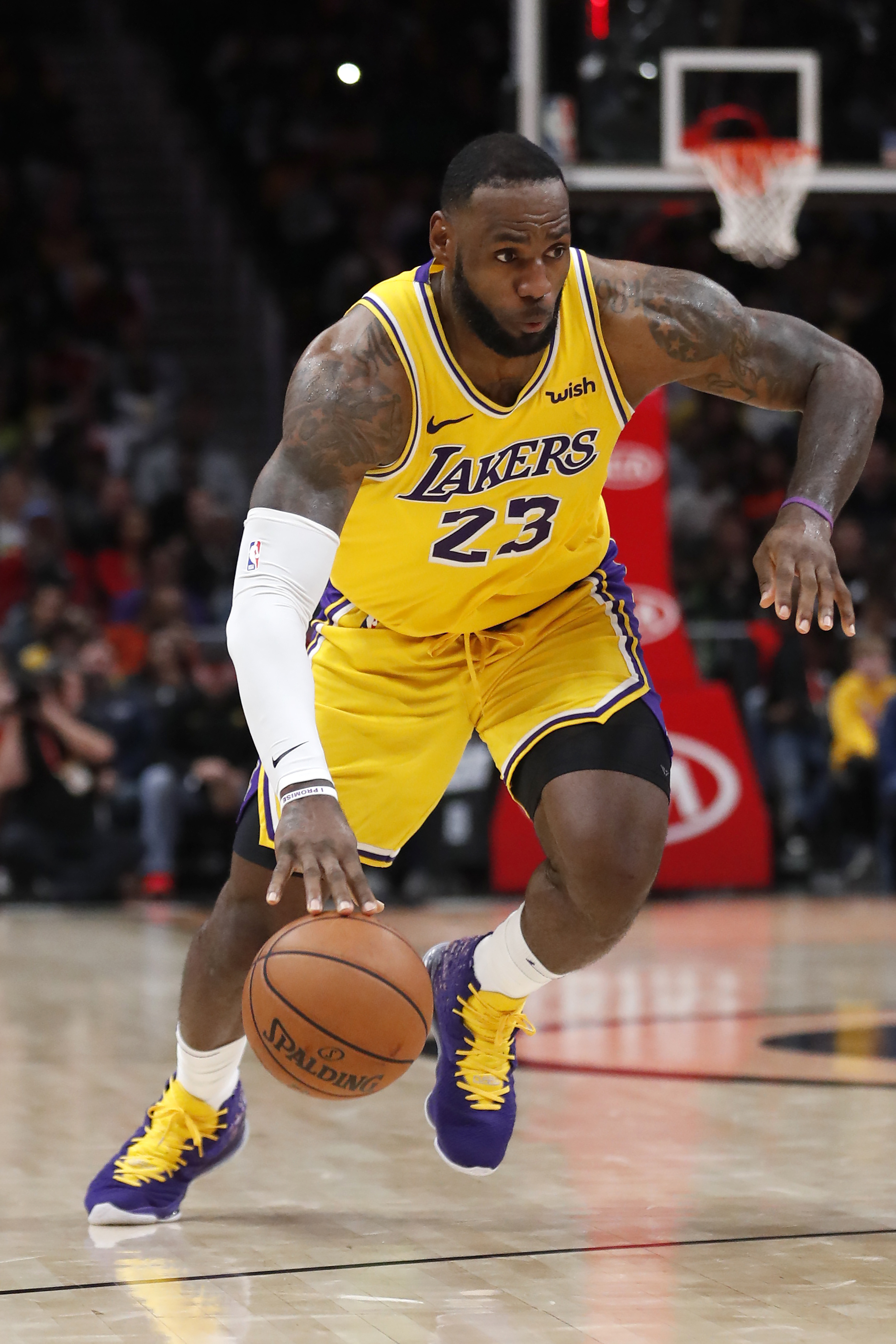 球星撤步跳投太丝滑（球星后撤步跳投行云流水）