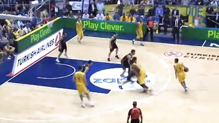 皇马表彰安帅、魔笛、巴斯克斯和劳尔，感谢他们离队前的贡献（皇马向安切洛蒂、莫德里奇、巴斯克斯和劳尔致敬，感谢他们在告别前的付出）