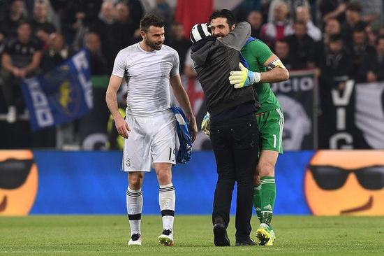 卡尔是否该去踢世界杯？里贝里：足球中没有“太早”这一说法（里贝里力挺卡尔出征世界杯：足球从无“太早”一说）