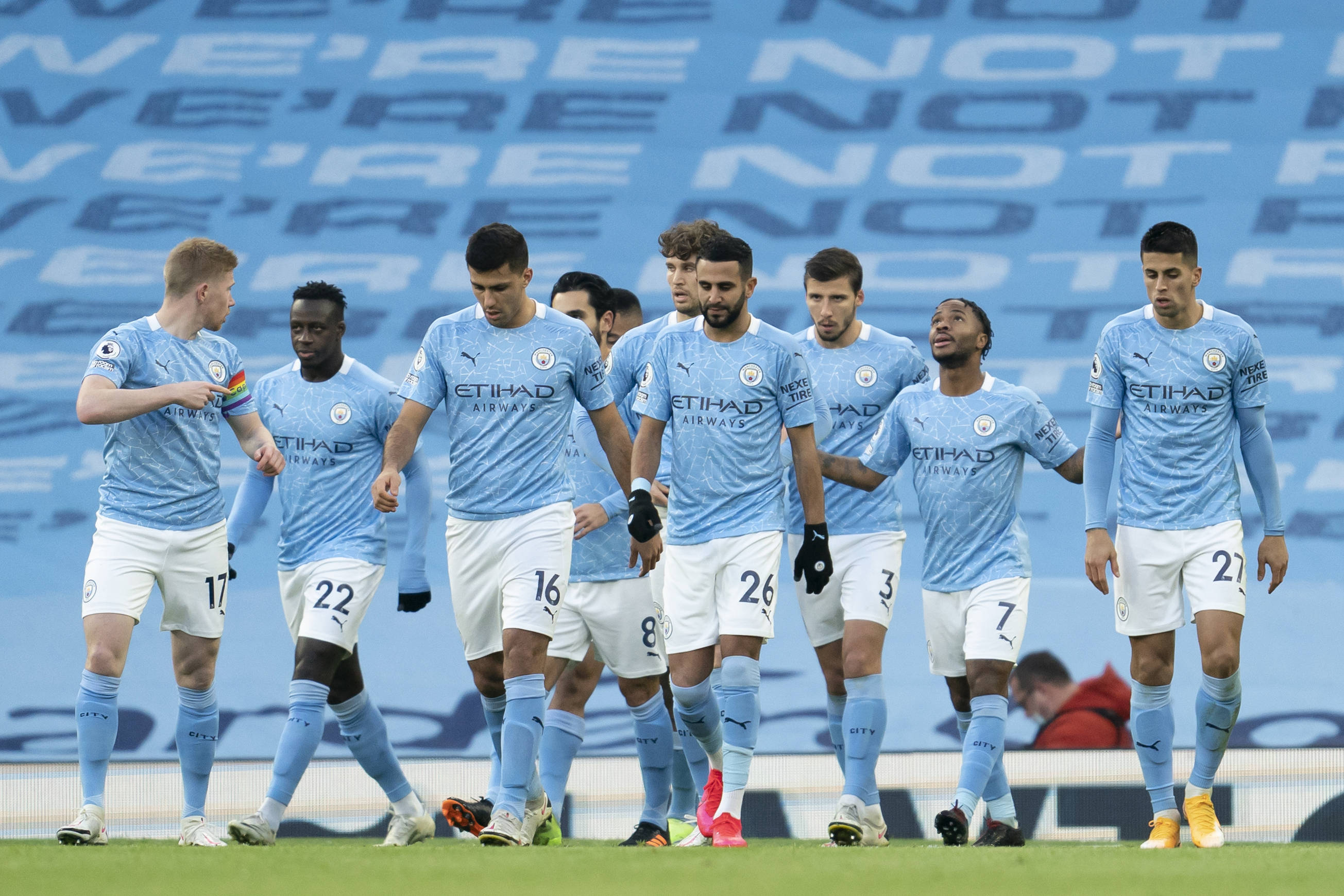 曼晚：曼联可在冬窗尝试引进托尼，他与姆伯莫配合默契（曼晚：曼联冬窗或尝试签下托尼，其与姆伯莫配合默契）