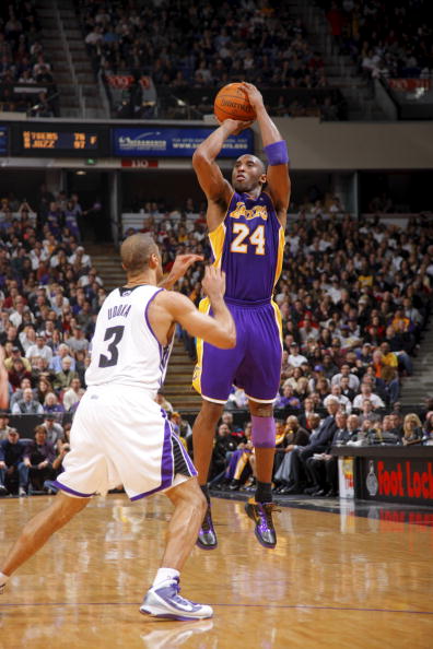 我留下！队报：海斯昨日向尼斯全队宣布将继续执教球队（海斯留任！队报称其昨已通知尼斯全队将继续执教）