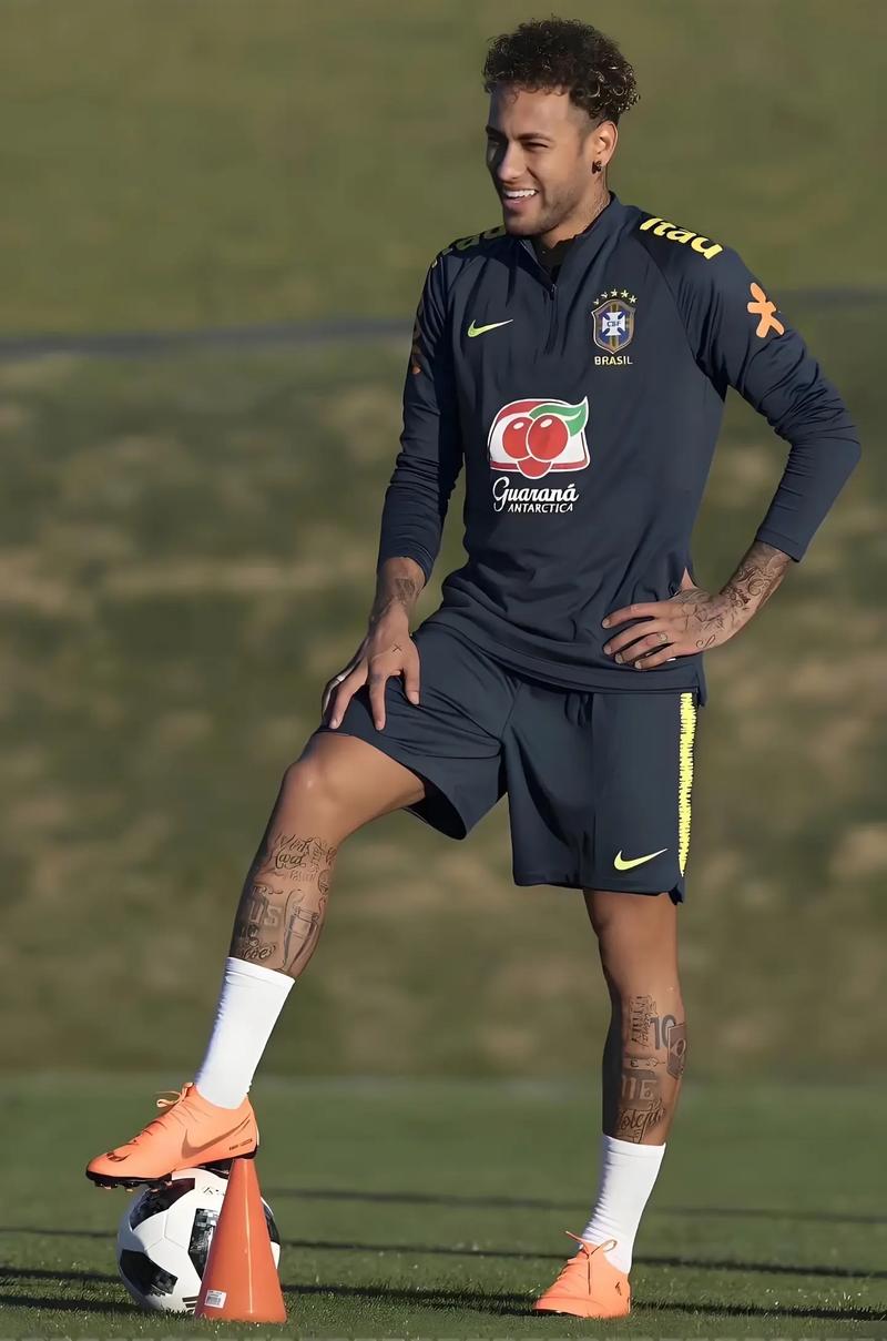 小蜘蛛：我是个好胜的人；巴黎和巴萨的兴趣？赛季结束再说吧（小蜘蛛：骨子里就好胜；巴黎与巴萨有意？赛季末再议）