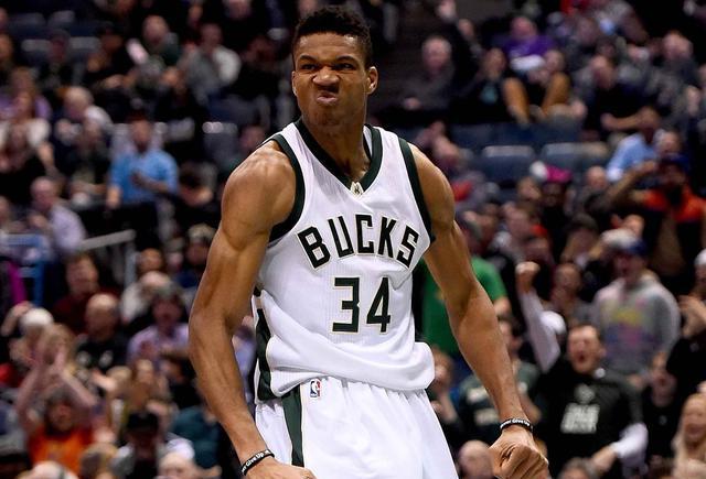 库里三分雨再现，对手毫无办法（库里再掀三分风暴，对手束手无策）